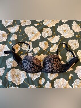 Victoria’s Secret Demi bra, 36B